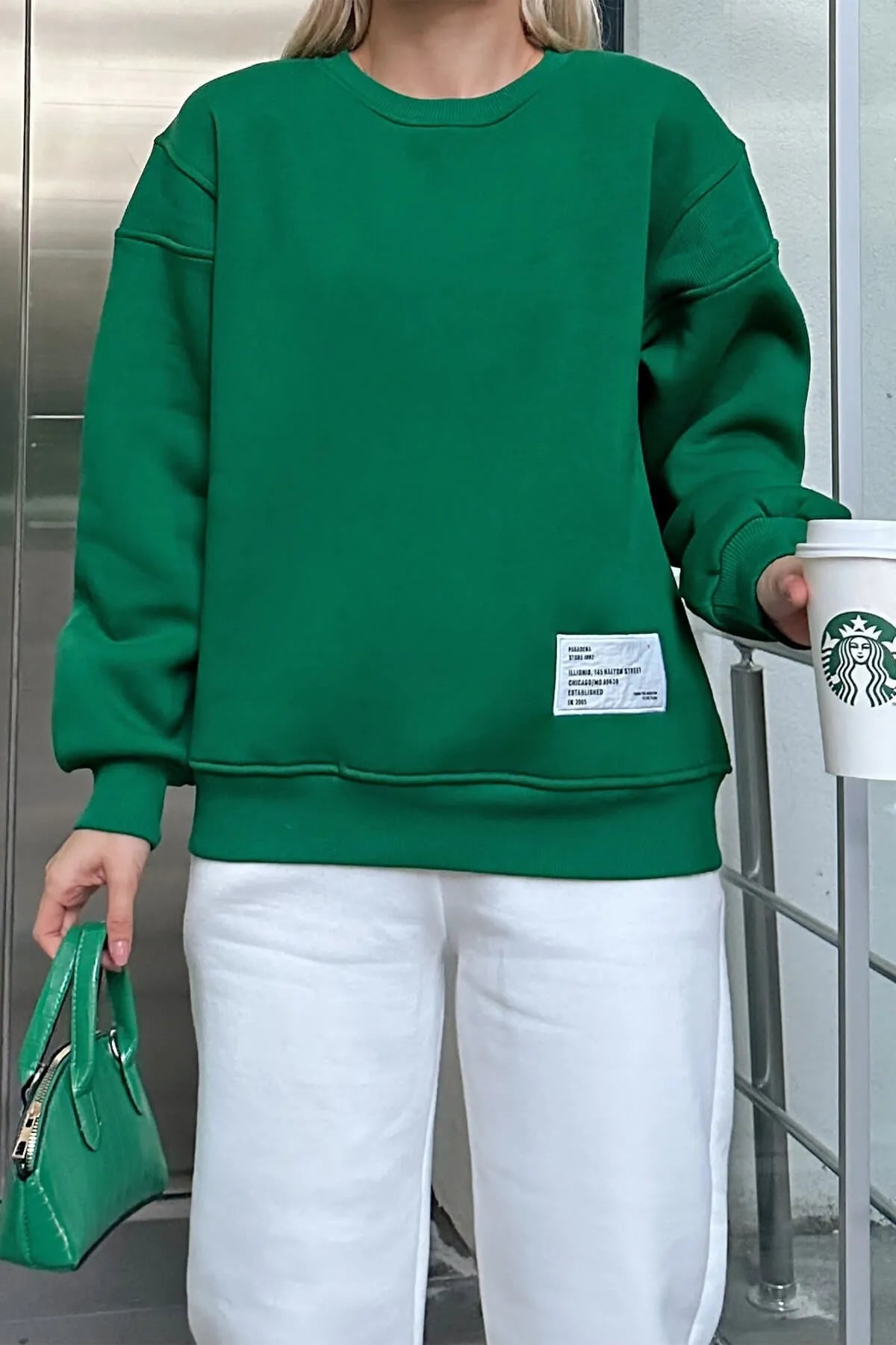 Yeşil Sırt Fermuar Detaylı Armalı Bisiklet Yaka İçi Polarlı Kadın Sweatshirt