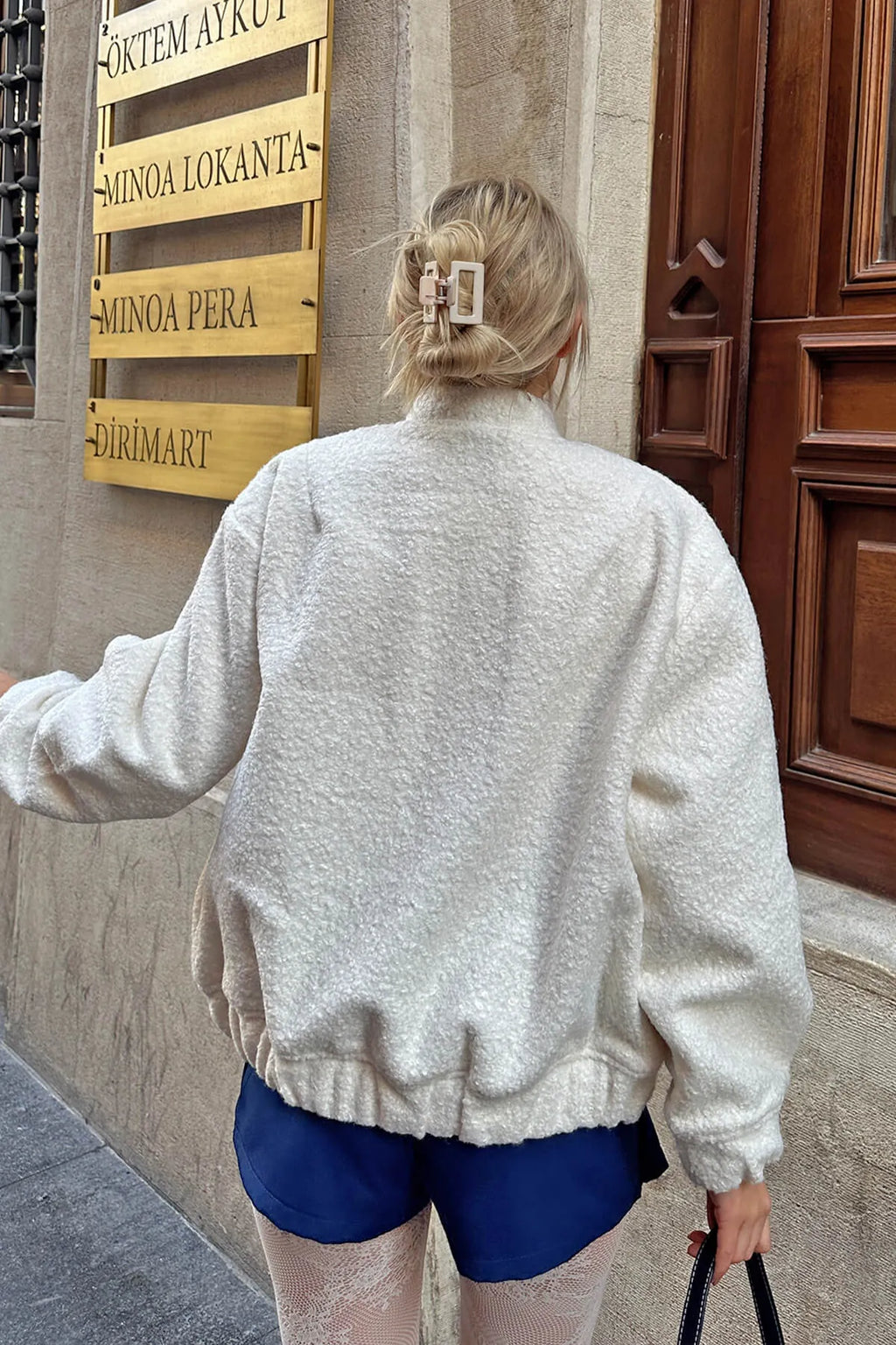 Beyaz Cepli Bisiklet Yaka Fermuarlı Buklet Kadın Bomber Ceket