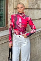 Pembe Soyut Desen Yarım Balıkçı Omuz ve Bel Drapeli Kadın Bluz Crop