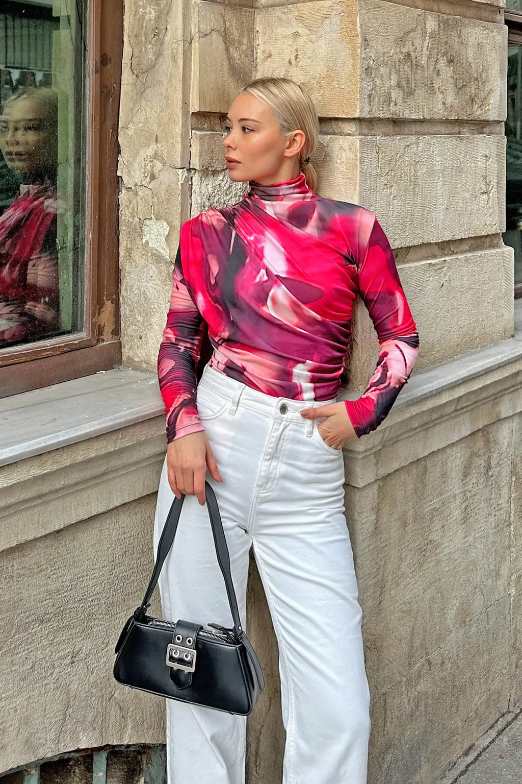 Pembe Soyut Desen Yarım Balıkçı Omuz ve Bel Drapeli Kadın Bluz Crop