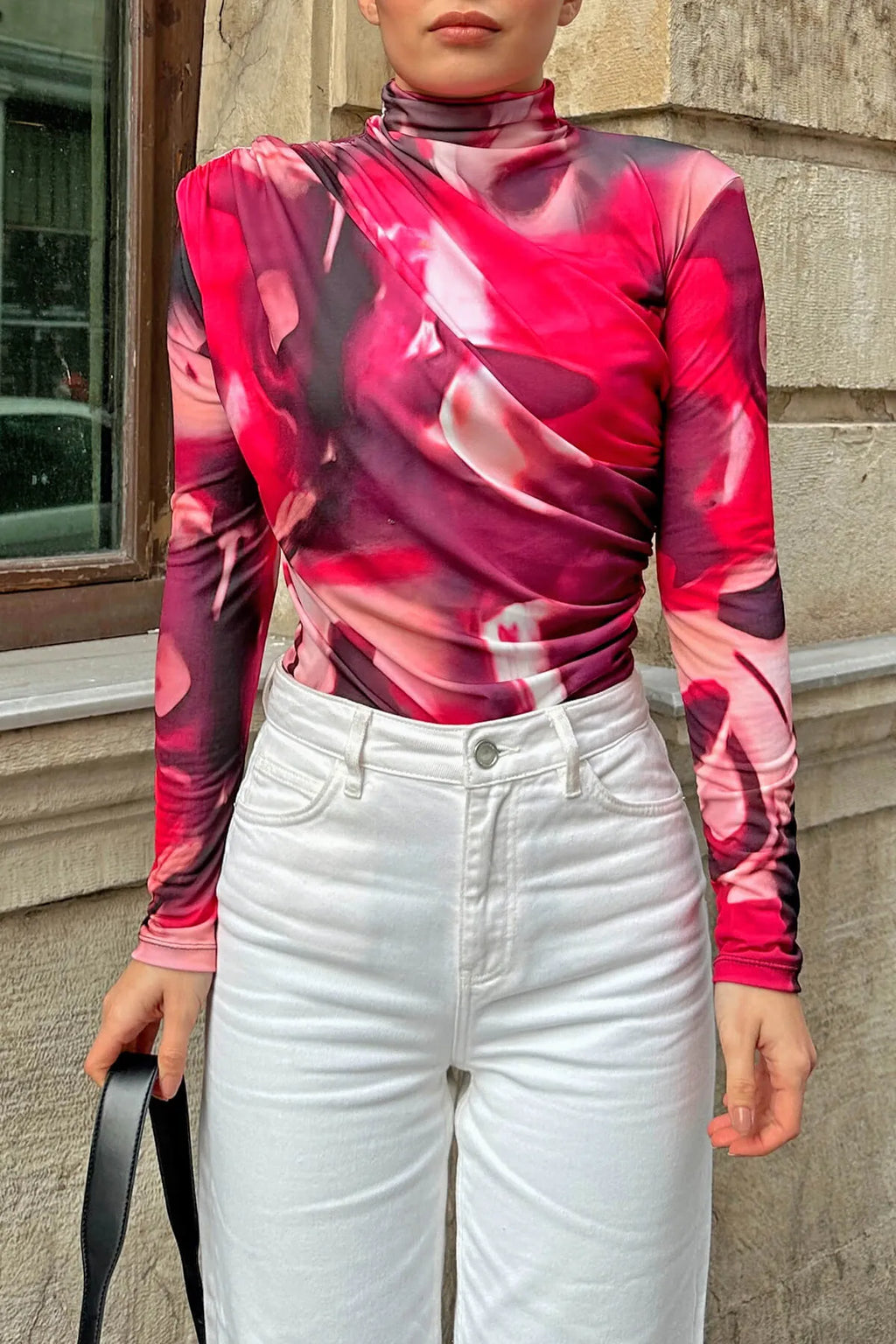 Pembe Soyut Desen Yarım Balıkçı Omuz ve Bel Drapeli Kadın Bluz Crop