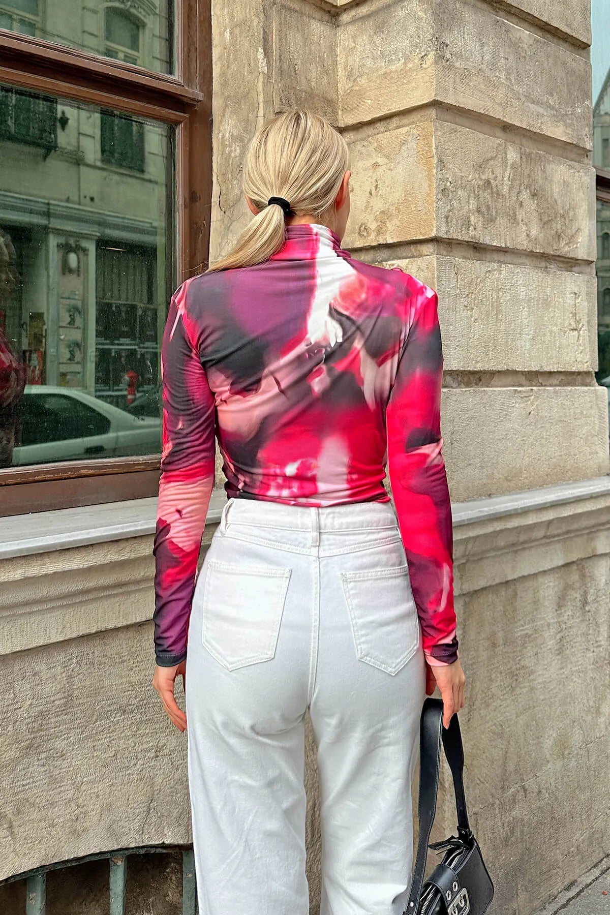 Pembe Soyut Desen Yarım Balıkçı Omuz ve Bel Drapeli Kadın Bluz Crop