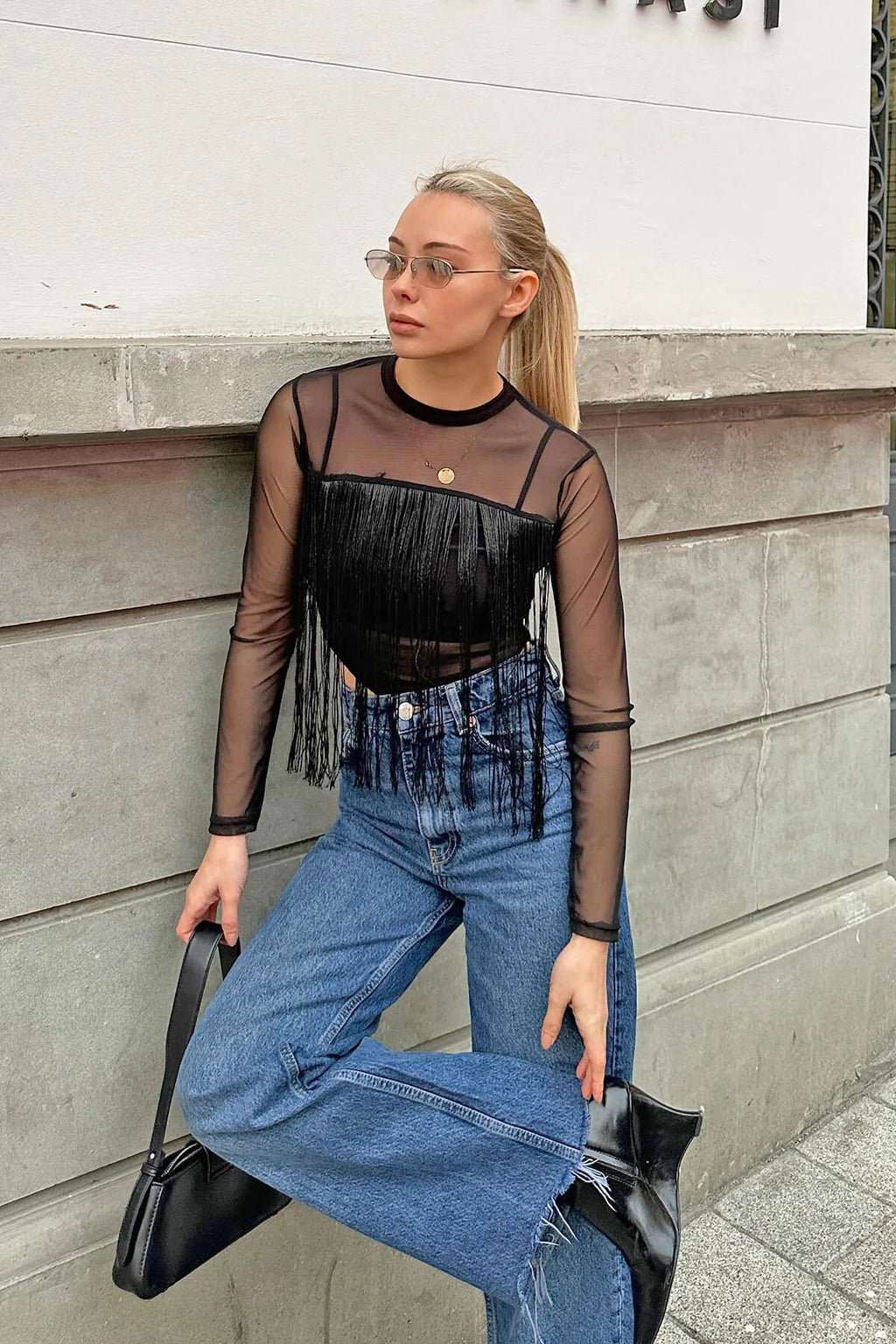 Siyah Saçaklı Transparan Kadın Tül Crop Bluz