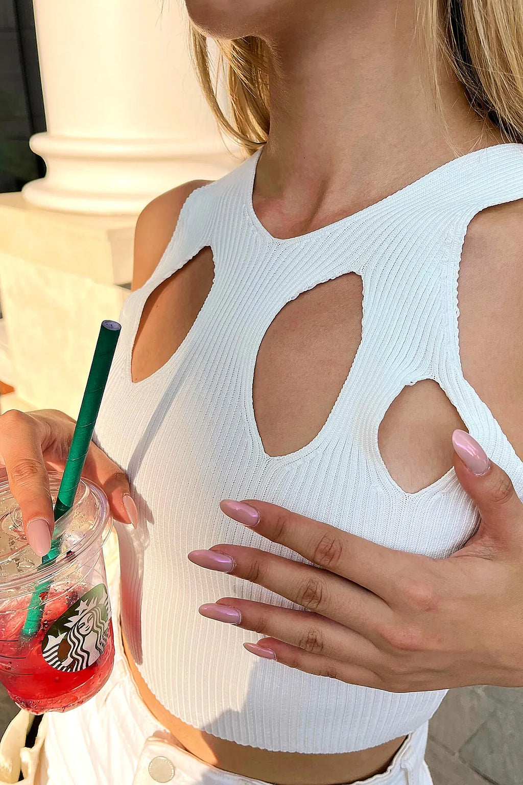 Beyaz Pena Pencereli Kadın Crop Top