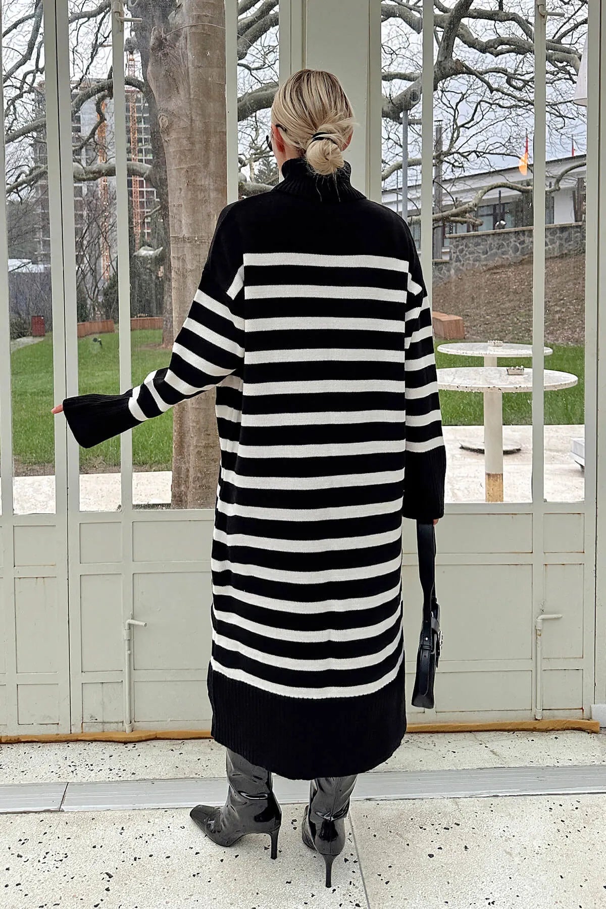Siyah Balıkçı Yaka Çizgili Örgü Oversize Kadın Midi Triko Elbise