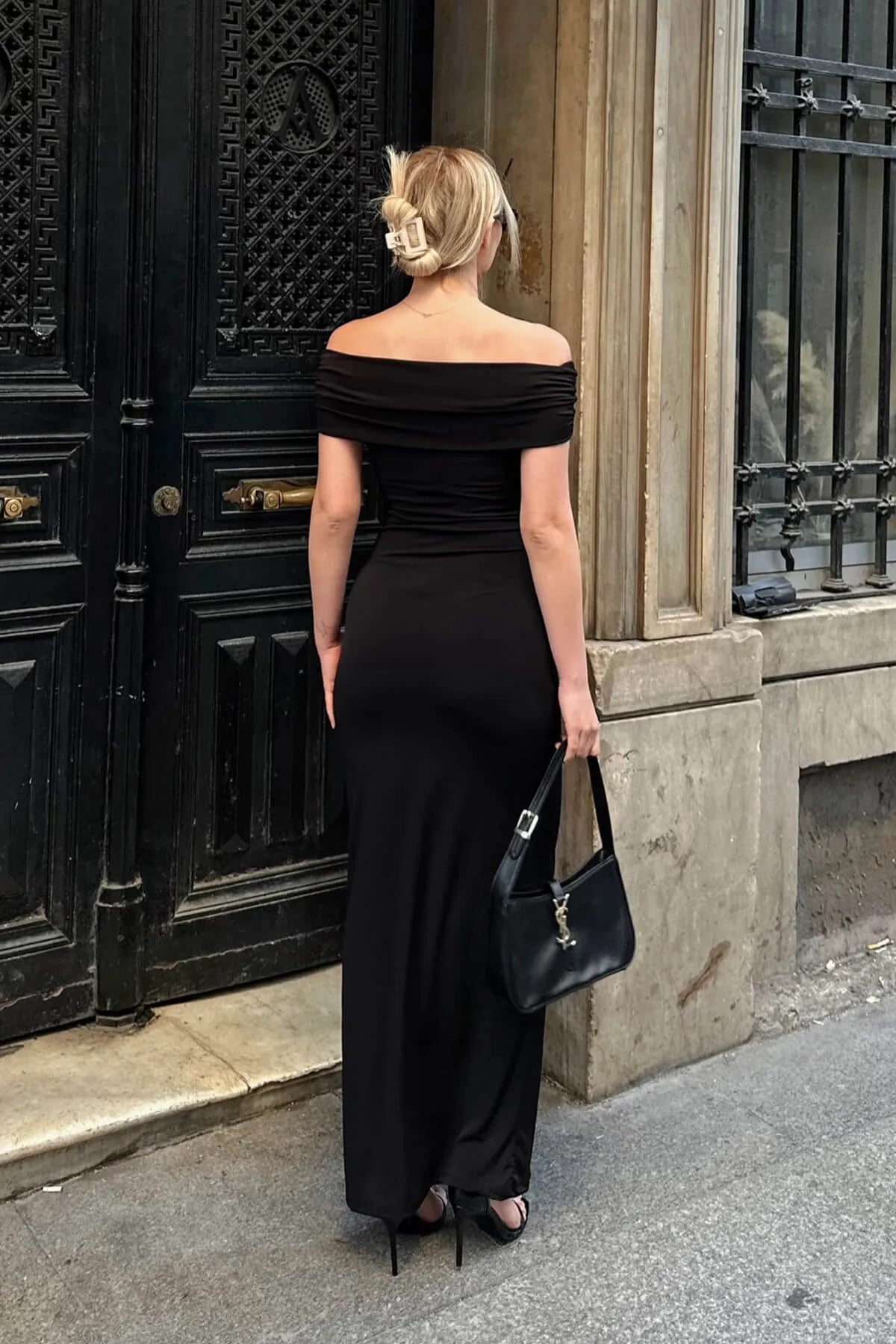 Siyah Omzu Açık Madonna Yaka Kadın Midi Elbise