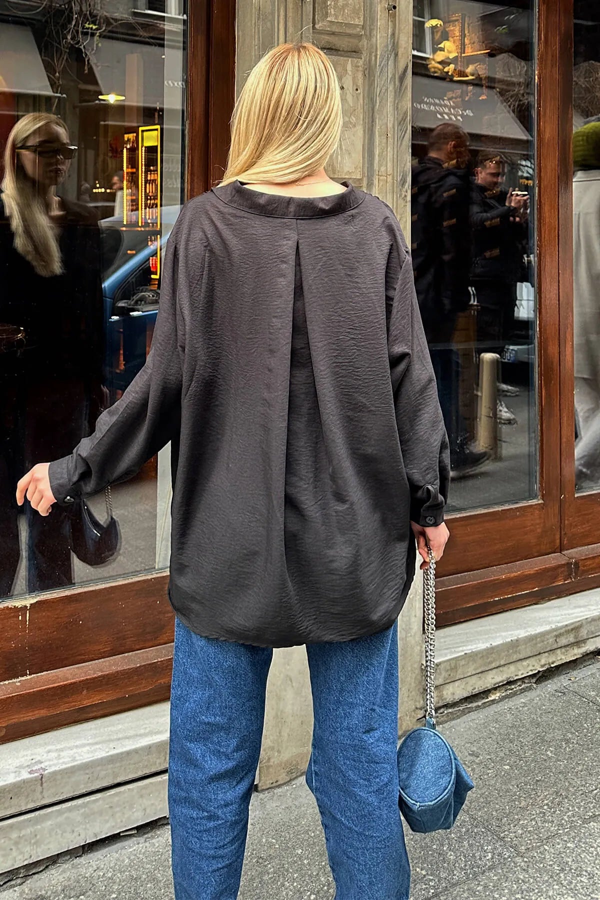 Siyah Tek Cepli Oversize Rahat Kalıp Kadın Gömlek
