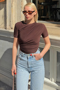 Kahverengi Muse Omuz ve Bel Drapeli Kadın Crop Bluz