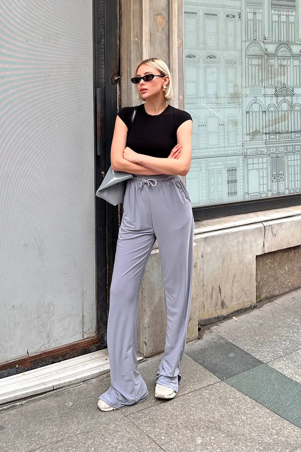 Gri Beli Lastikli Paça Yırtmaçlı Kadın Eşofman Altı