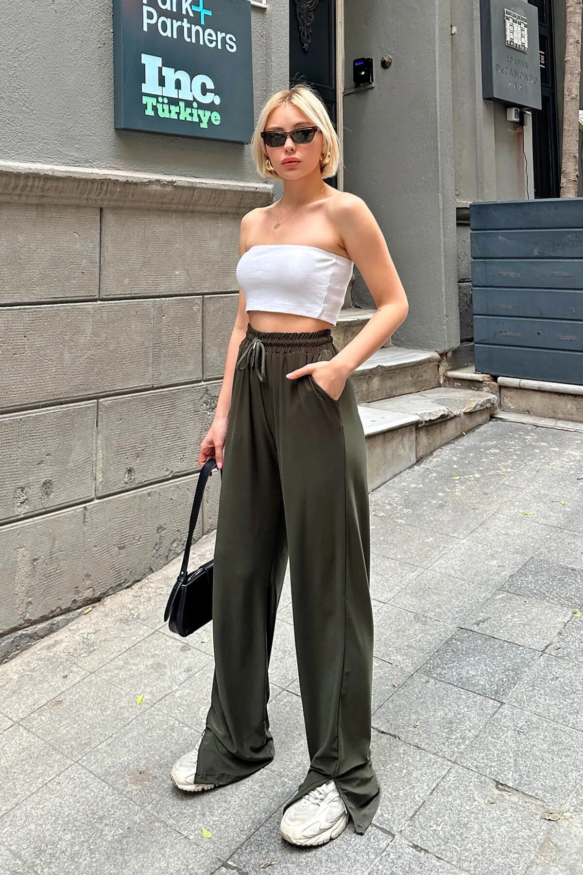 Yeşil Beli Lastikli Paça Yırtmaçlı Kadın Eşofman Altı