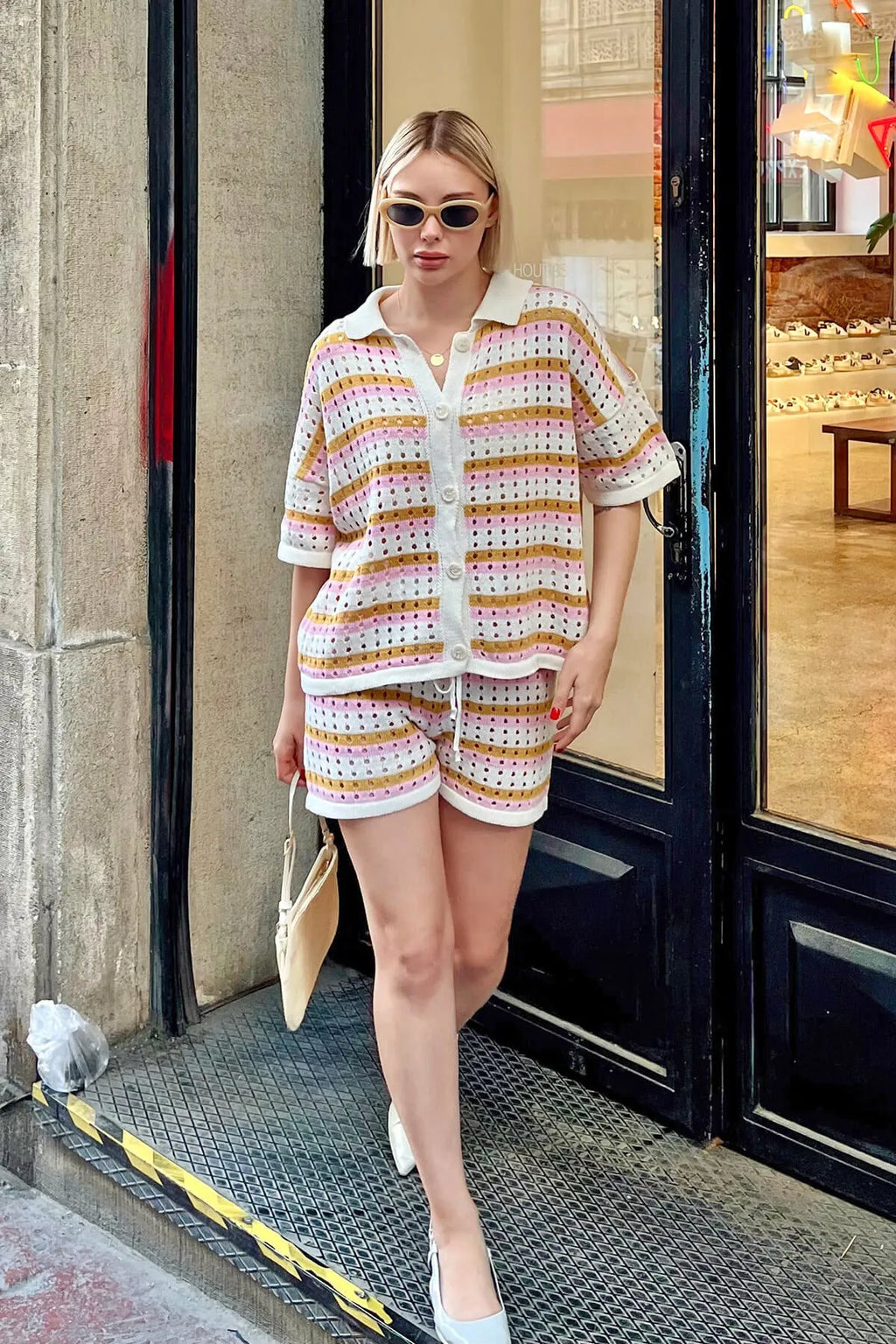 Bej Çizgili Ajur Örme Düğmeli Polo Yaka Şort Kadın Triko Alt-Üst Takım