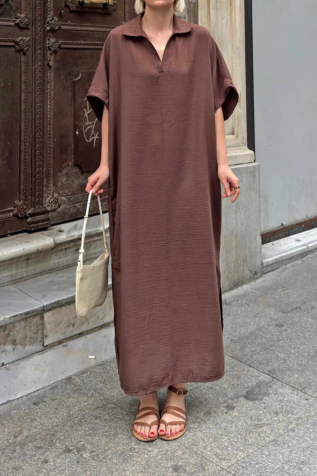 Kahverengi Rose Polo Yaka Salaş Yırtmaçlı Keten Karışımlı Kadın Midi Elbise