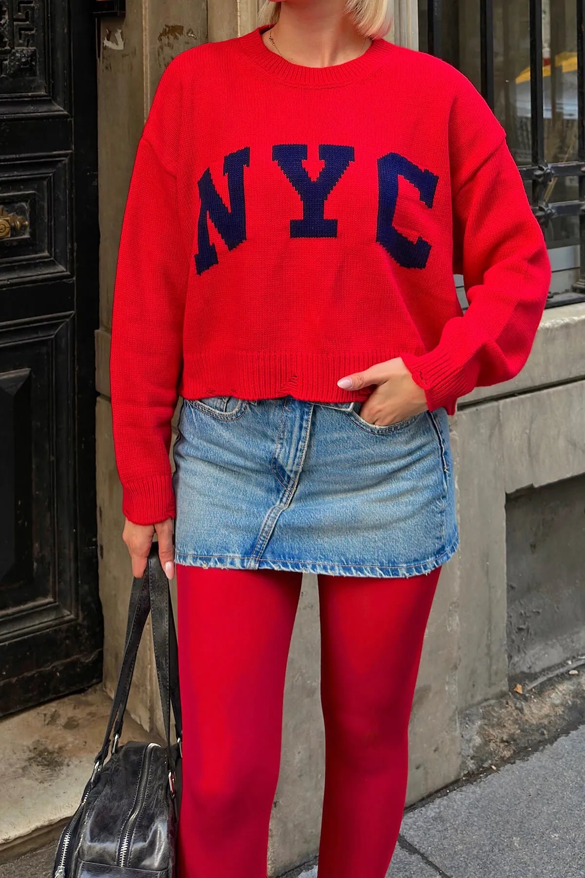 Kırmızı Nyc Desenli Yırtık Detay Kadın Crop Triko Kazak