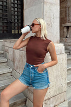 Kahverengi Sıfır Kol Yarım Balıkçı Kadın Body Bluz