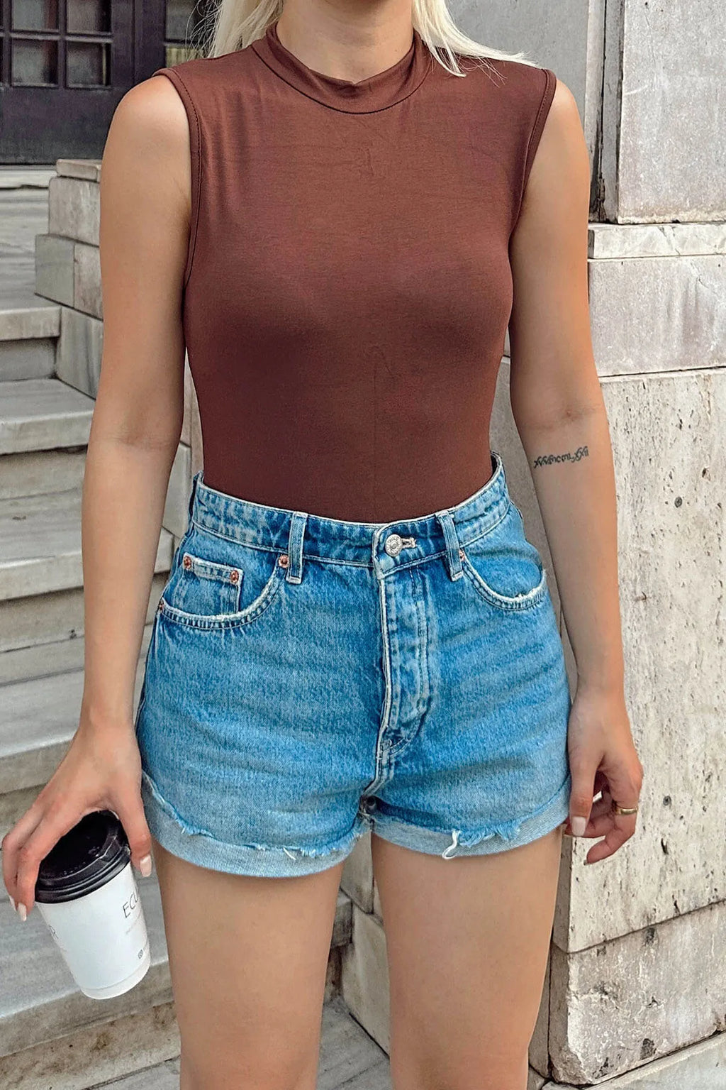 Kahverengi Sıfır Kol Yarım Balıkçı Kadın Body Bluz