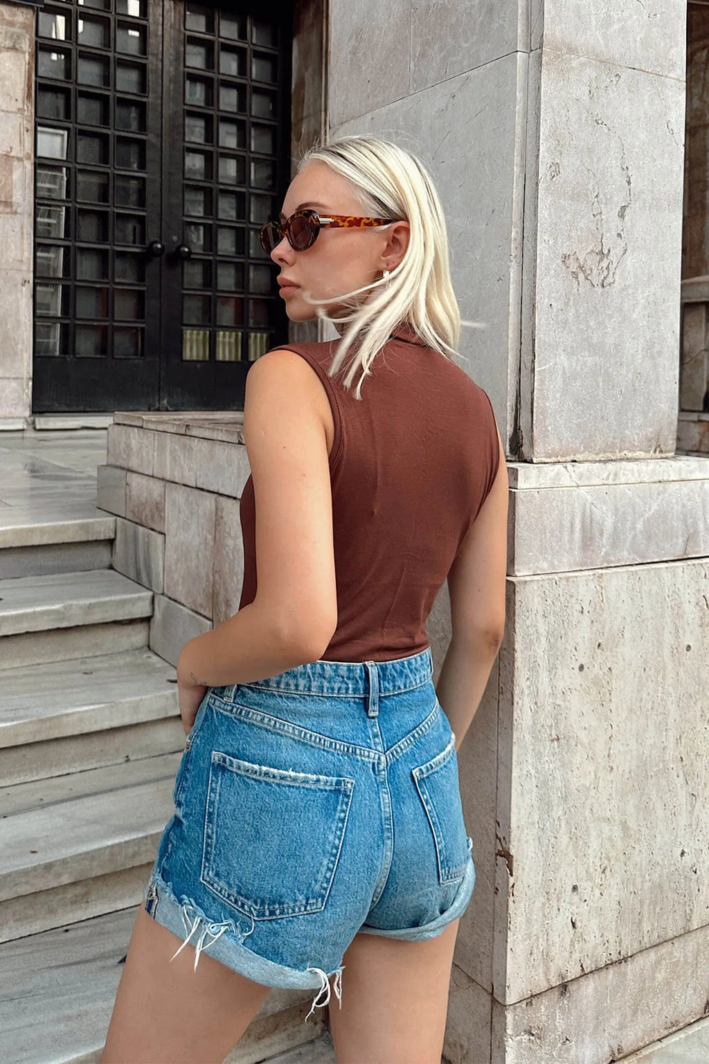 Kahverengi Sıfır Kol Yarım Balıkçı Kadın Body Bluz
