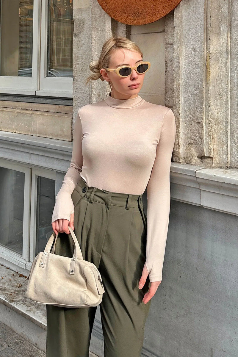 Bej Poi Parmak Detaylı Yarım Balıkçı Kadın Body Bluz