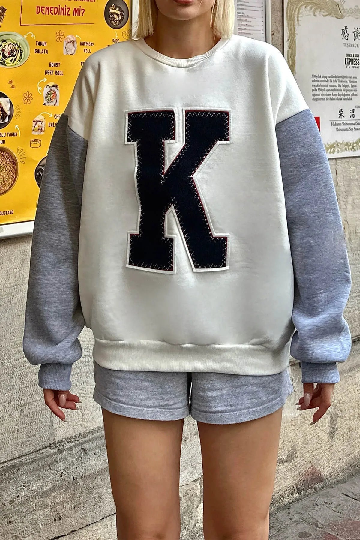 Beyaz Gri Garnili K Nakışlı İçi Pamuklu Kadın Sweatshirt