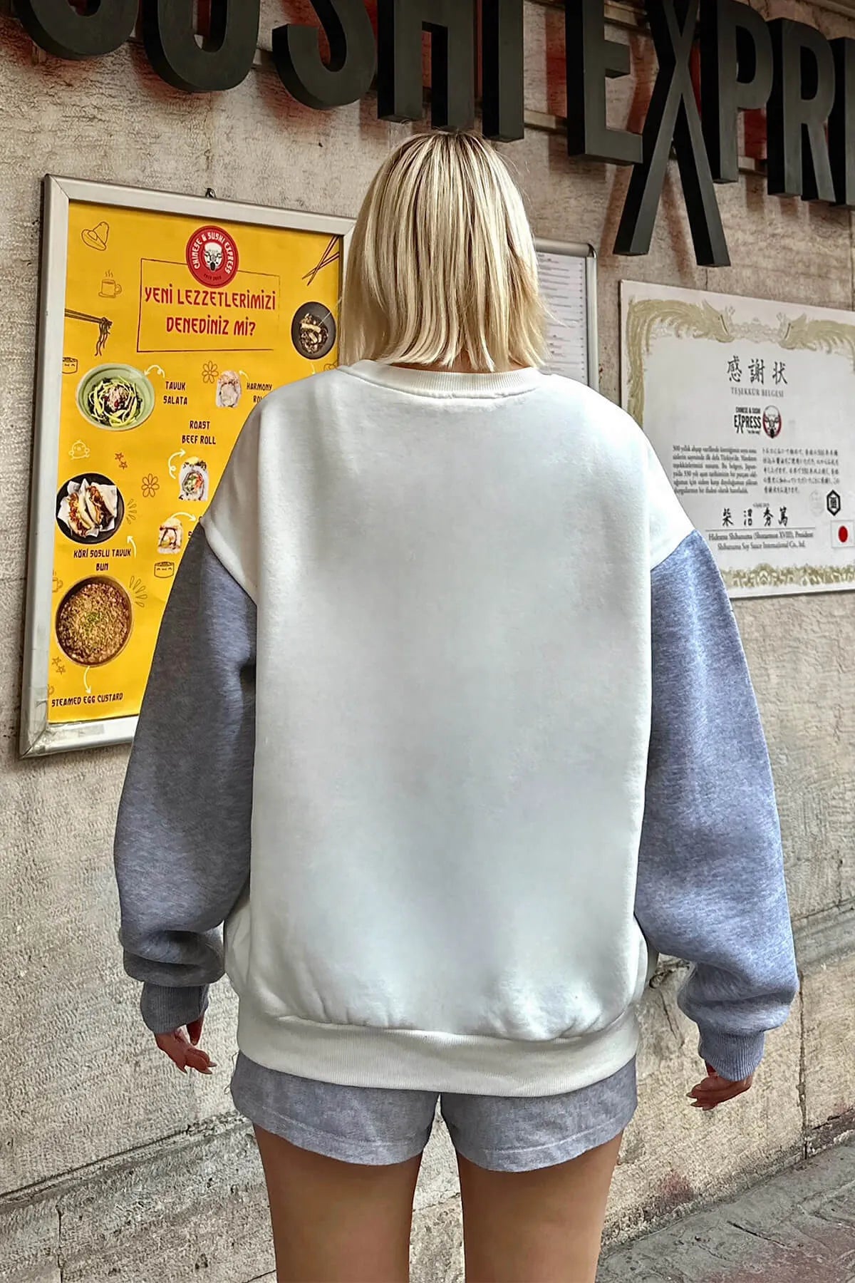 Beyaz Gri Garnili K Nakışlı İçi Pamuklu Kadın Sweatshirt