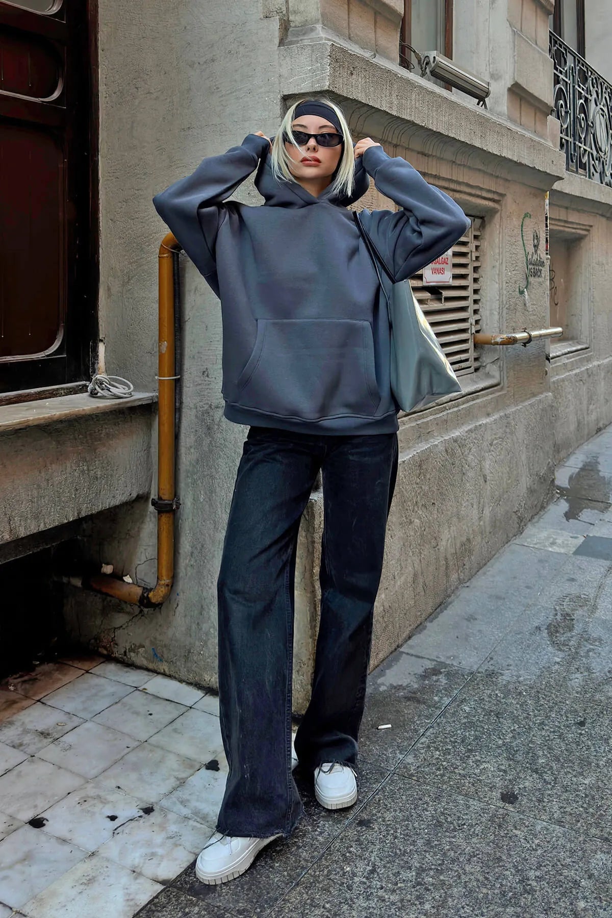 Füme Stay Kapüşonlu Kanguru Cepli İçi Polarlı Oversize Kadın Sweatshirt