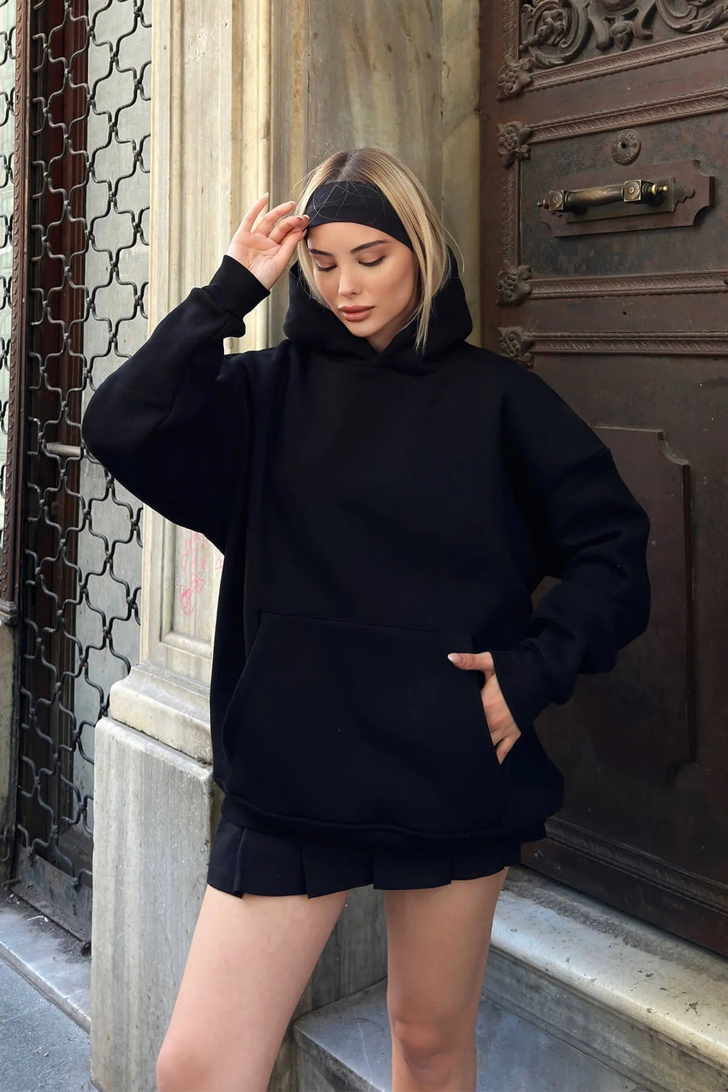 Siyah Stay Kapüşonlu Kanguru Cepli İçi Polarlı Oversize Kadın Sweatshirt
