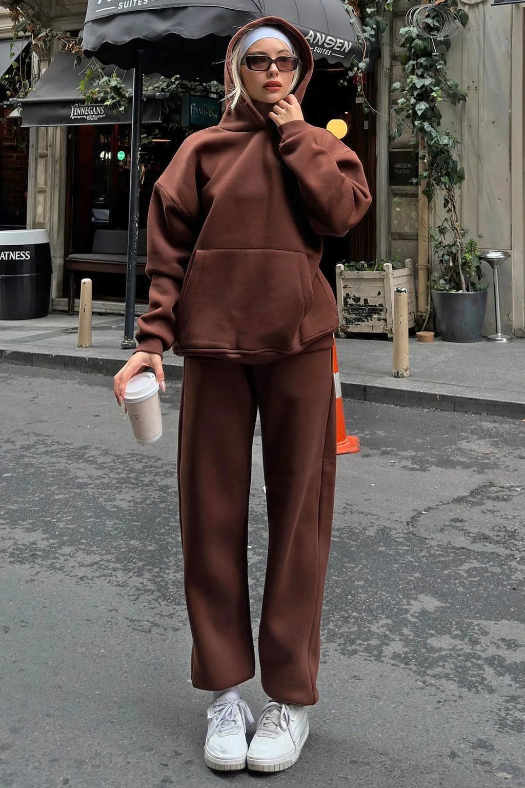 Kahverengi Felpa Kapüşonlu Sweatshirt-Eşofman İçi Şardonlu Kadın Eşofman Takımı