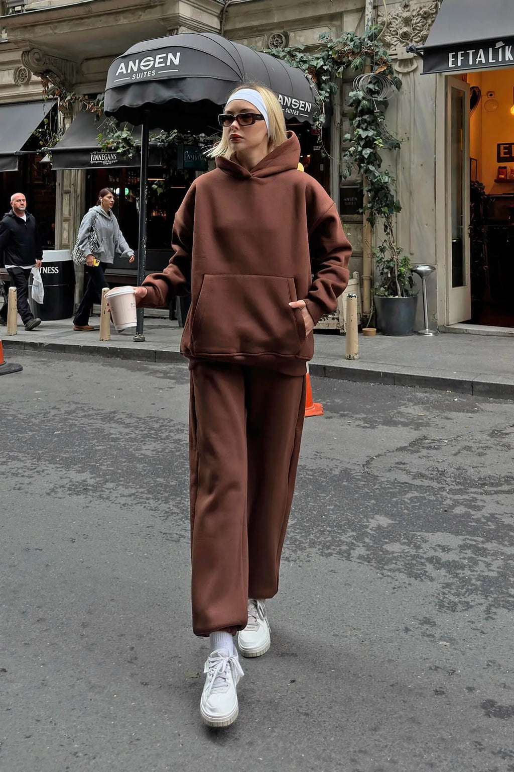 Kahverengi Felpa Kapüşonlu Sweatshirt-Eşofman İçi Şardonlu Kadın Eşofman Takımı