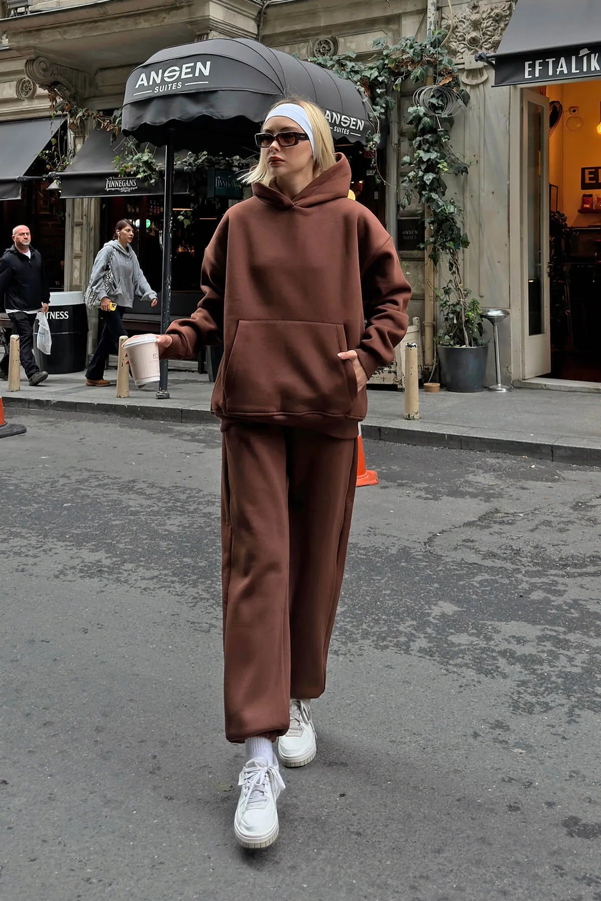 Kahverengi Felpa Kapüşonlu Sweatshirt-Eşofman İçi Şardonlu Kadın Eşofman Takımı