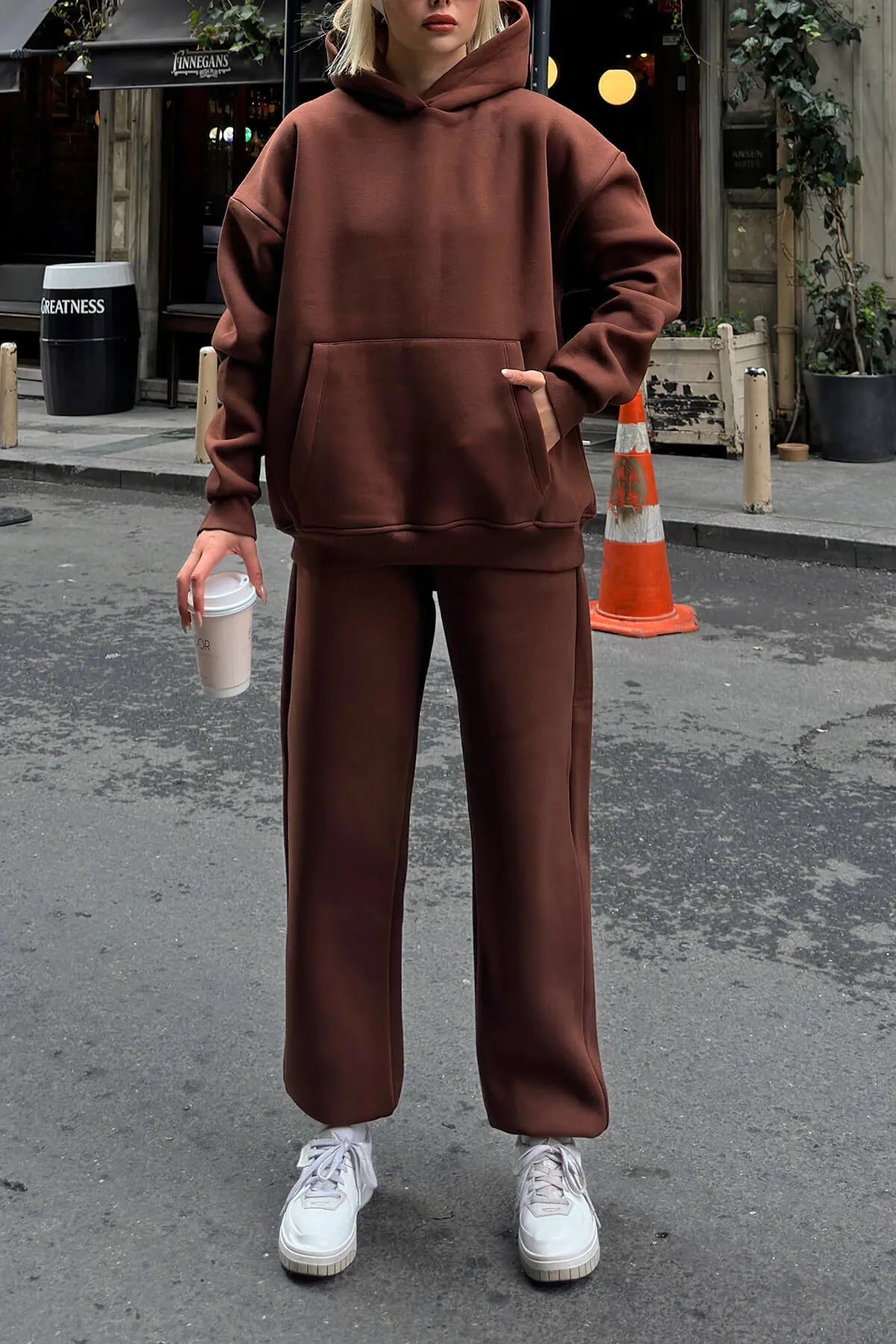 Kahverengi Felpa Kapüşonlu Sweatshirt-Eşofman İçi Şardonlu Kadın Eşofman Takımı