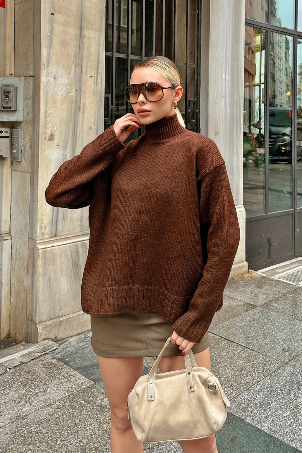 Kahverengi Yan Yırtmaçlı Basic Yarım Balıkçı Reglan Kol Kadın Triko Kazak