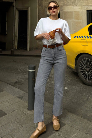 Füme Kısa Boy Fit Kesik Paça Kadın Jean
