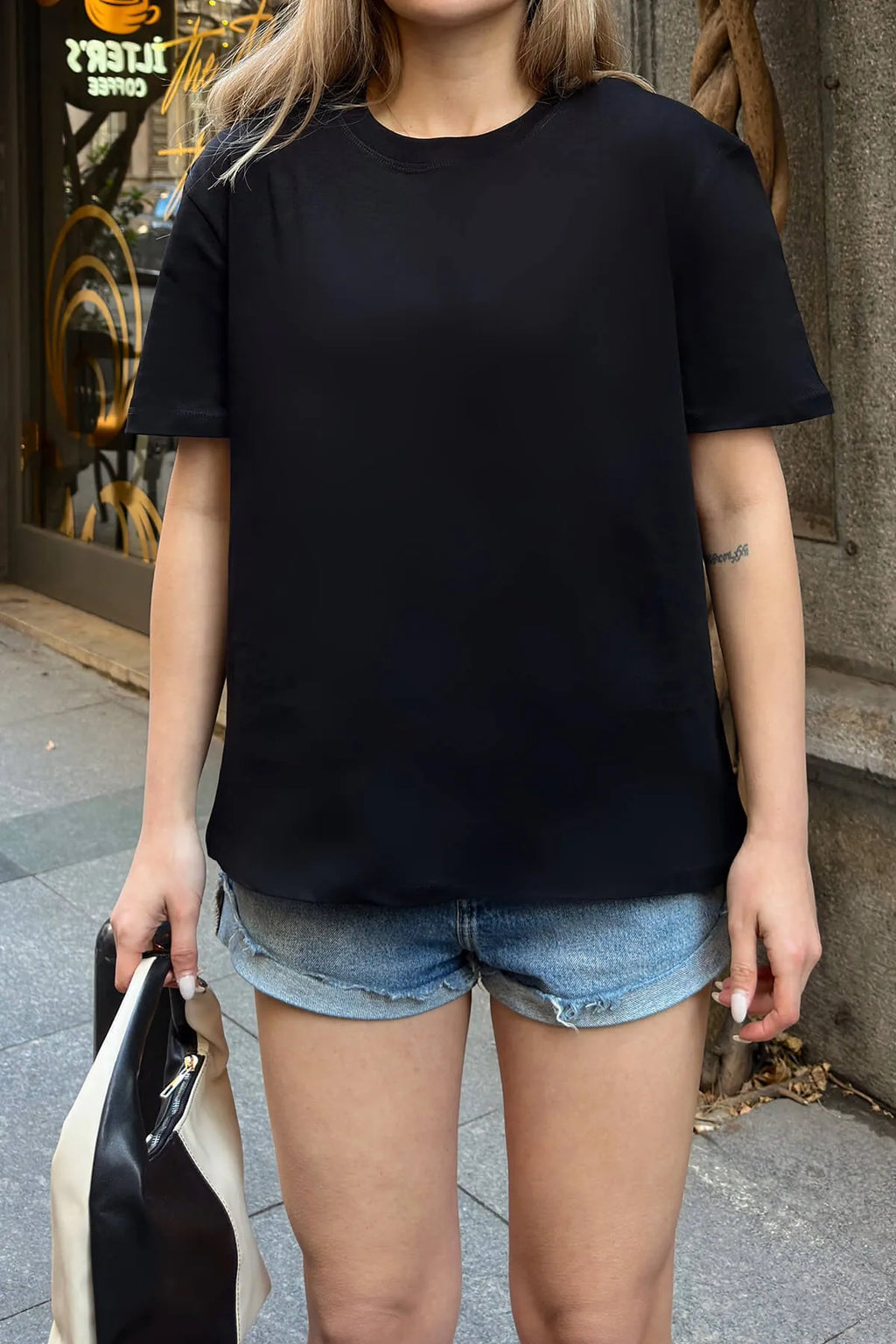 Siyah Basic Bisiklet Yaka Modal Kumaş Kadın T-shirt