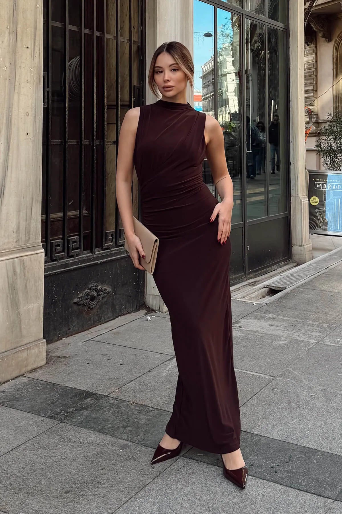 Kahverengi Sassy Kolsuz Bel Drapeli Yırtmaçlı Kadın Elbise