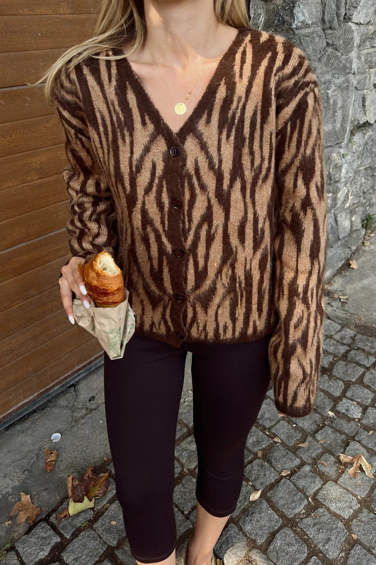 Kahverengi Zebra Desenli V Yaka Yün Kadın Triko Hırka