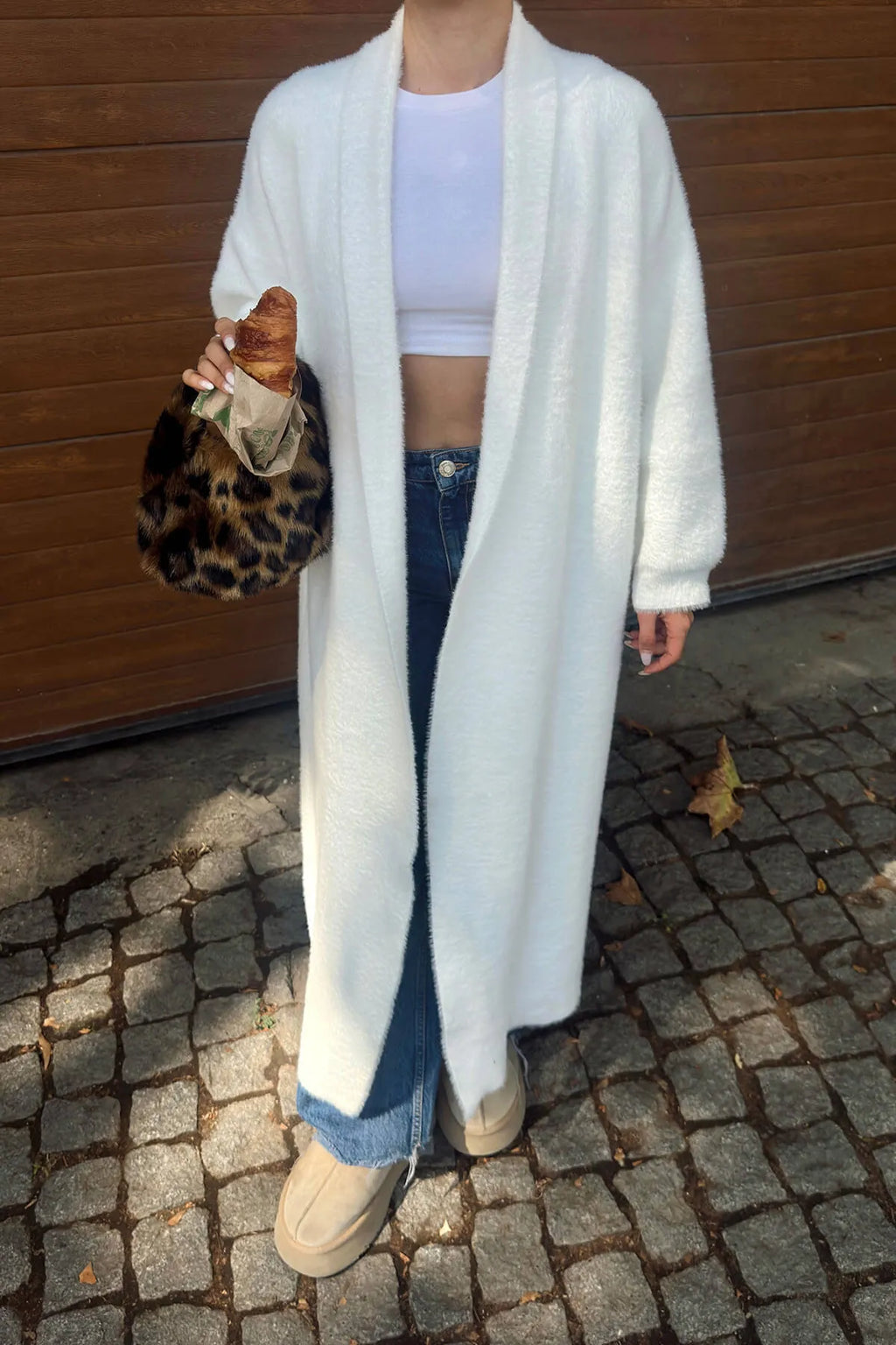 Bej Yumuşak Dokulu Sakallı Kadın Uzun Triko Hırka