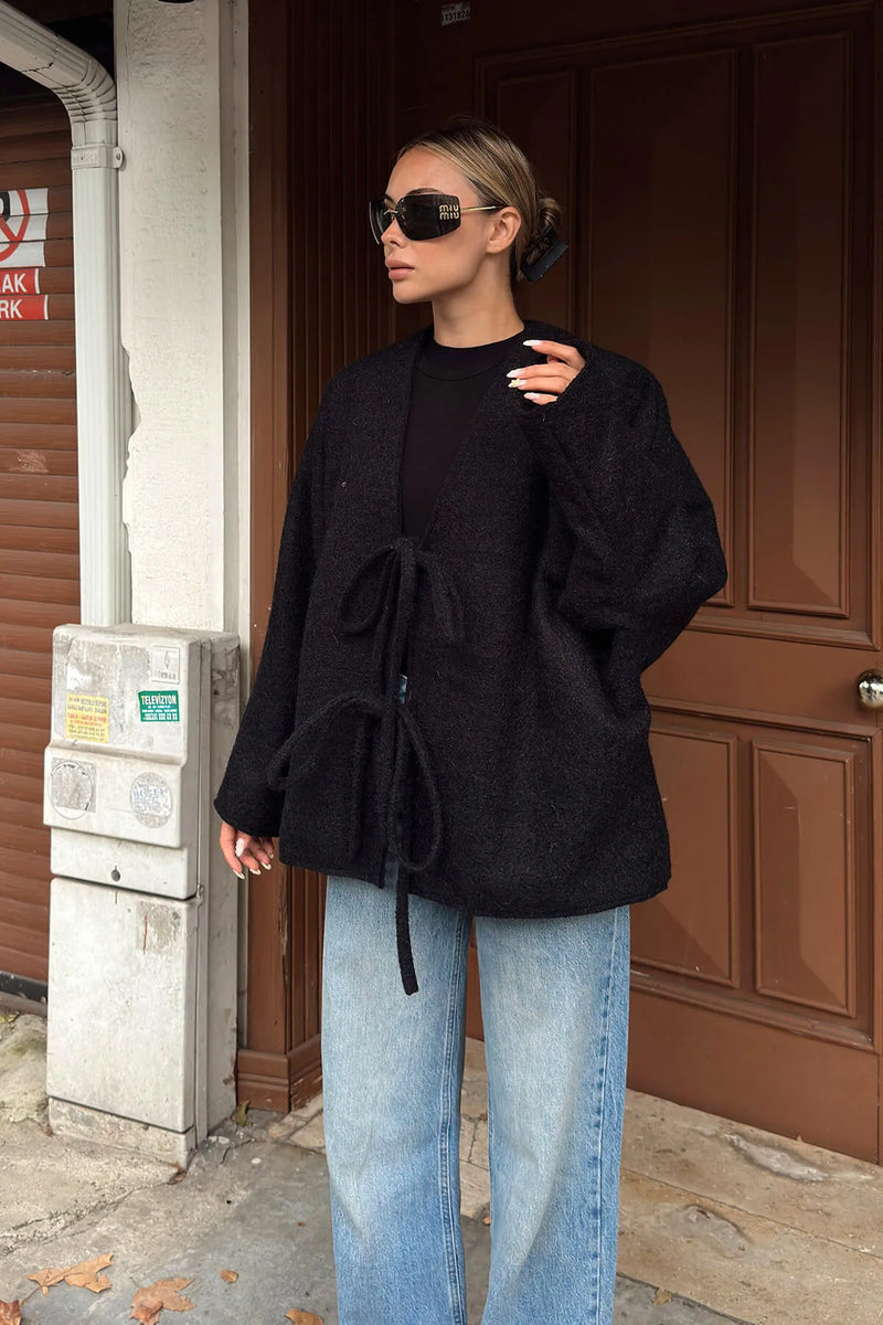 Siyah Oversize Bağlama Detaylı Kadın Yün Kaşe Ceket
