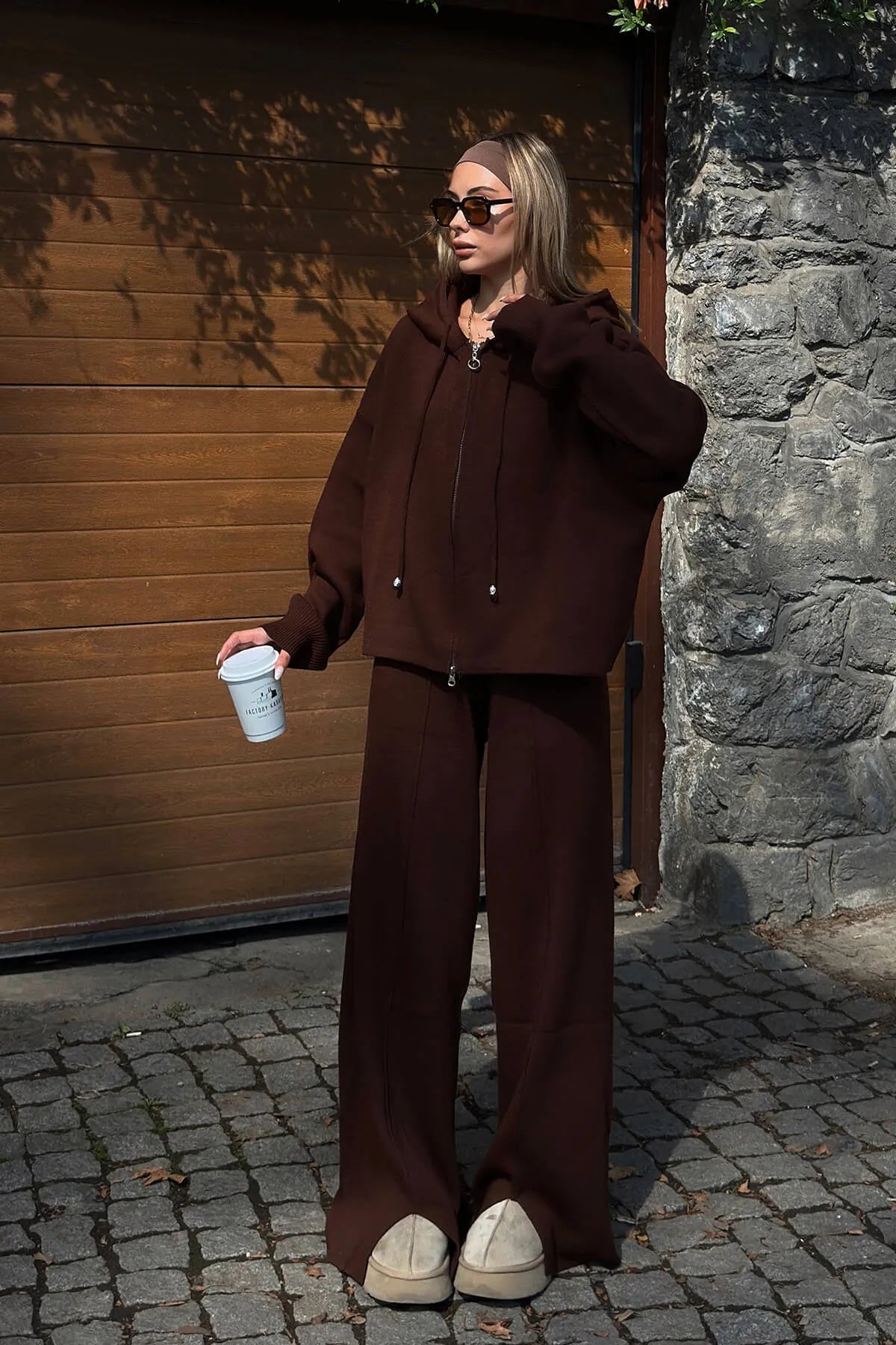 Kahverengi Çimalı Kapüşonlu Hırka-Pantolon Oversize Kadın Triko Alt Üst Takım
