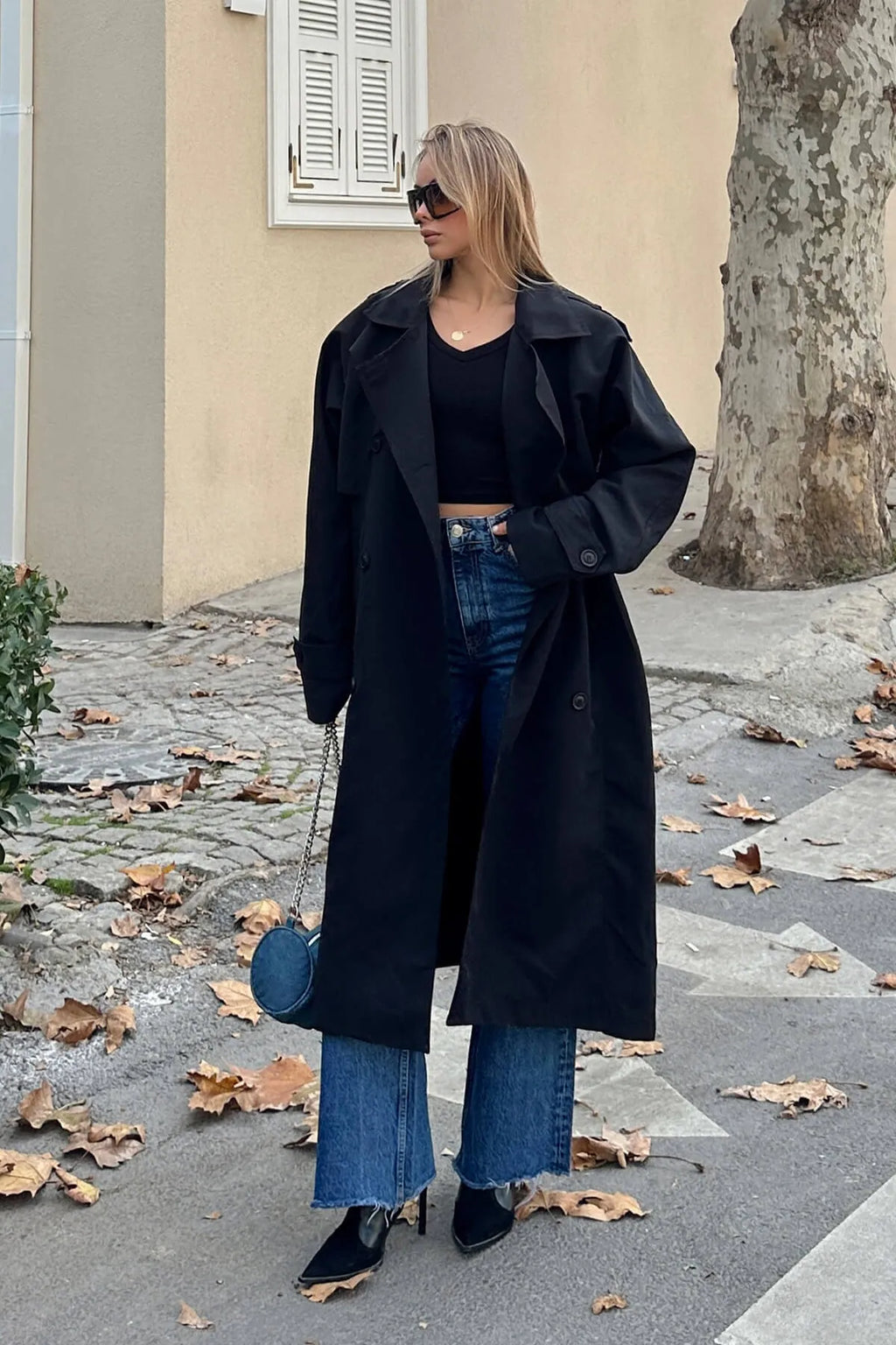 Siyah Oversize Kuşaklı Kruvaze Yaka Apoletli Kadın Midi Trençkot