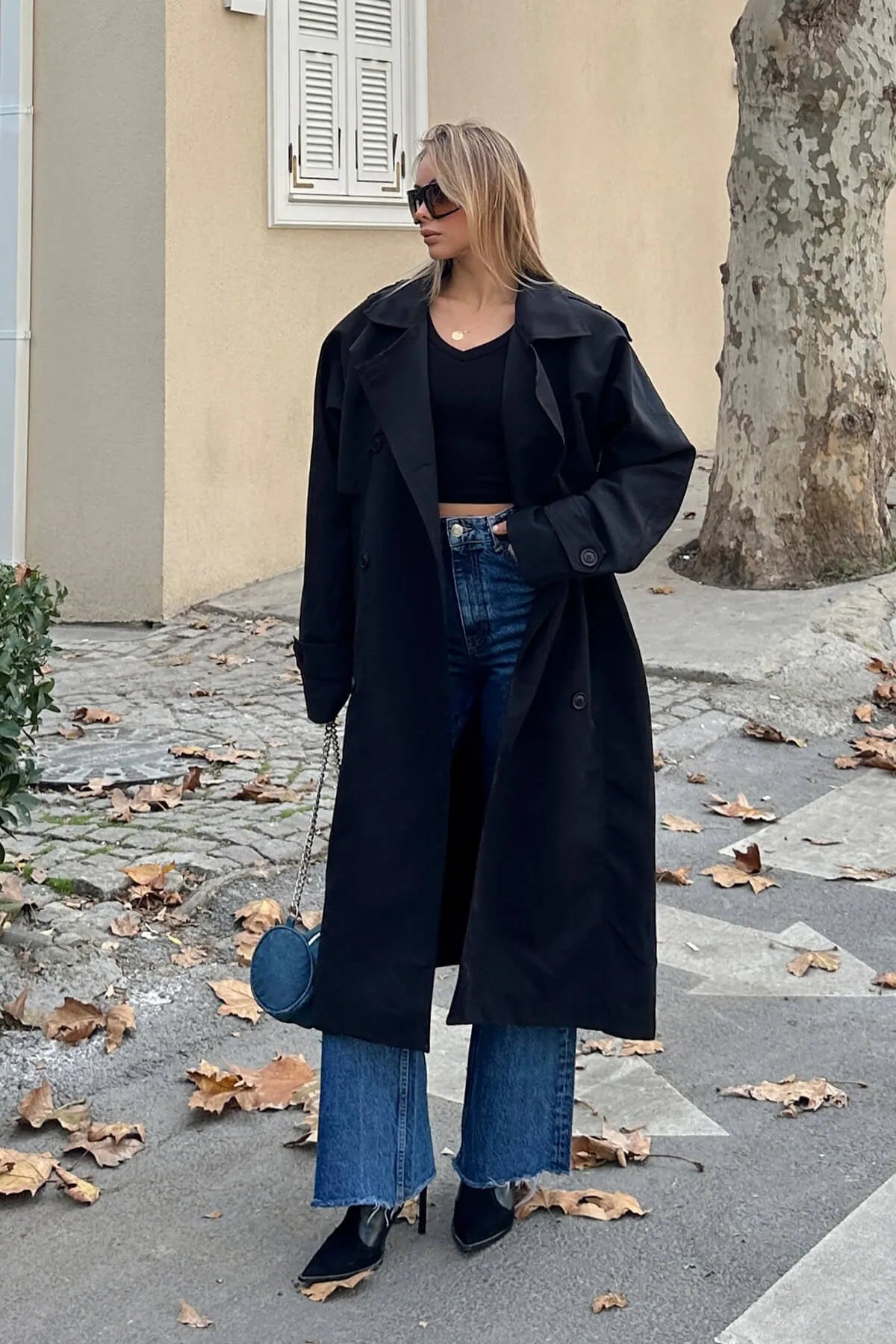Siyah Oversize Kuşaklı Kruvaze Yaka Apoletli Kadın Midi Trençkot
