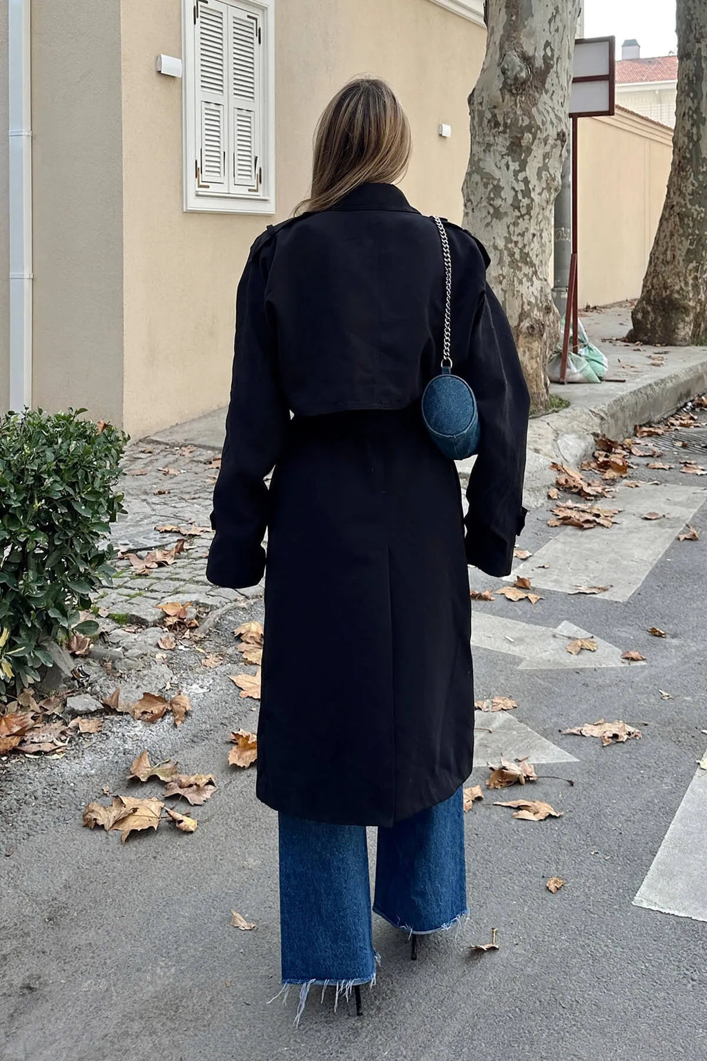 Siyah Oversize Kuşaklı Kruvaze Yaka Apoletli Kadın Midi Trençkot
