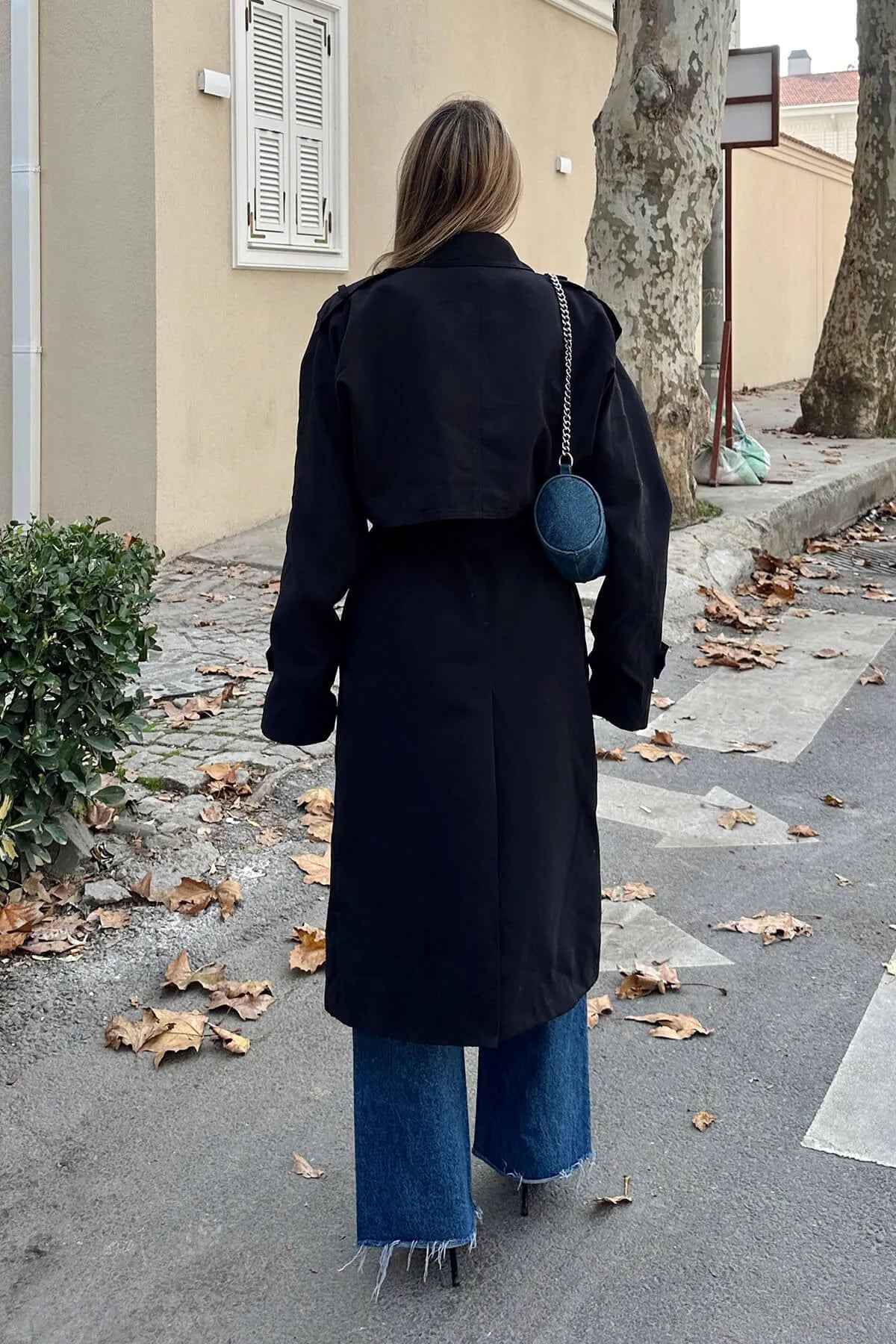 Siyah Oversize Kuşaklı Kruvaze Yaka Apoletli Kadın Midi Trençkot
