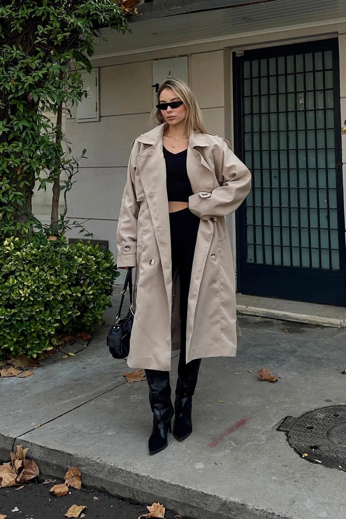 Bej Oversize Kuşaklı Kruvaze Yaka Apoletli Kadın Midi Trençkot
