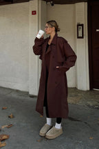Kahverengi Oversize Kuşaklı Kruvaze Yaka Apoletli Kadın Midi Trençkot