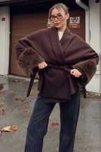 Kahverengi Kol Kürk Detay Kuşaklı Kadın Kısa Kaşe Kaban