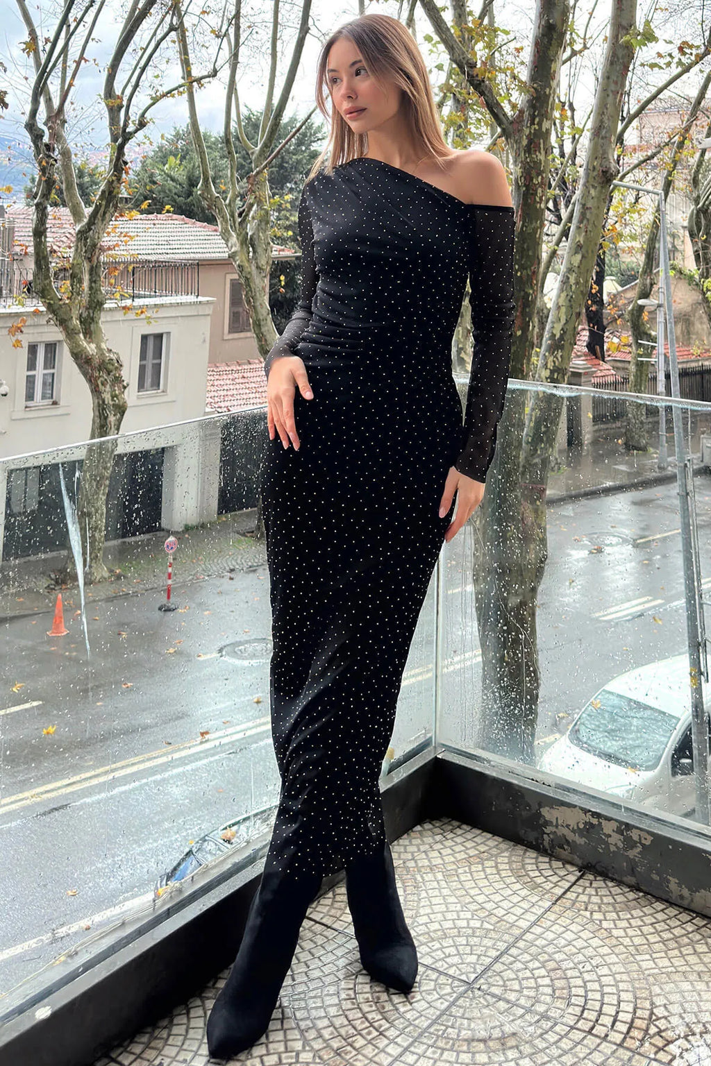 Siyah Tek Omuz Drapeli Taş Detay Kadın Midi Tül Elbise