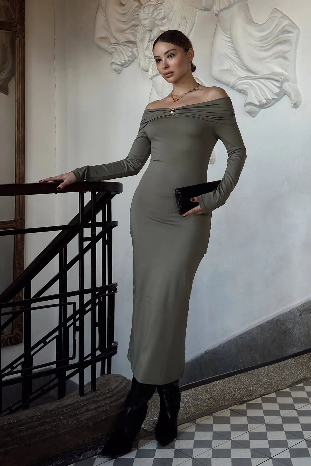 Haki Toka Detaylı Madonna Yaka Uzun Kollu Kadın Sandy Midi Elbise