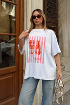 Beyaz Istakoz Baskılı Oversize Yırtmaçlı Kadın T-shirt