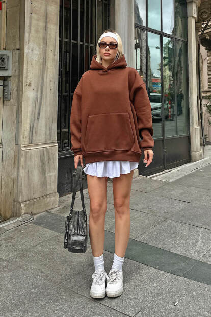 Kahverengi Stay Kapüşonlu Kanguru Cepli İçi Polarlı Oversize Kadın Sweatshirt - SWİST (1)