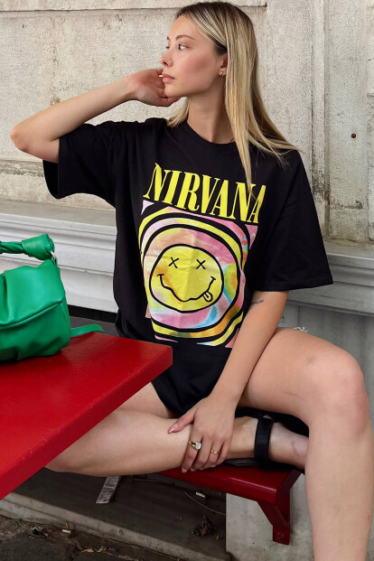 Siyah Renkli Nirvana Baskılı Oversize Kadın Tshirt - SWİST