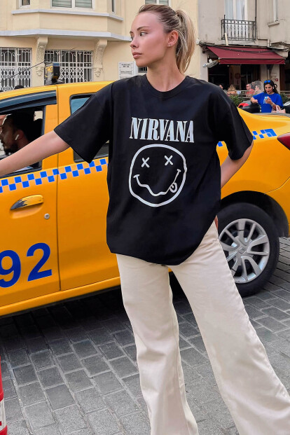 Siyah Yeni Nirvana Baskılı Oversize Kadın Tshirt 